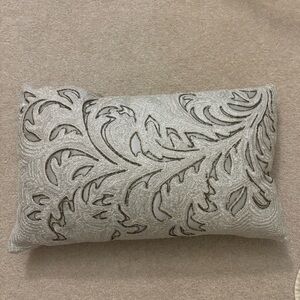 NWT Beautiful decorative beaded pillow